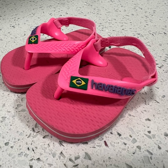 20% off $40+! HAVAIANAS BABY Bright Pink Flip Flops Sandals Size 4C - Picture 1 of 7